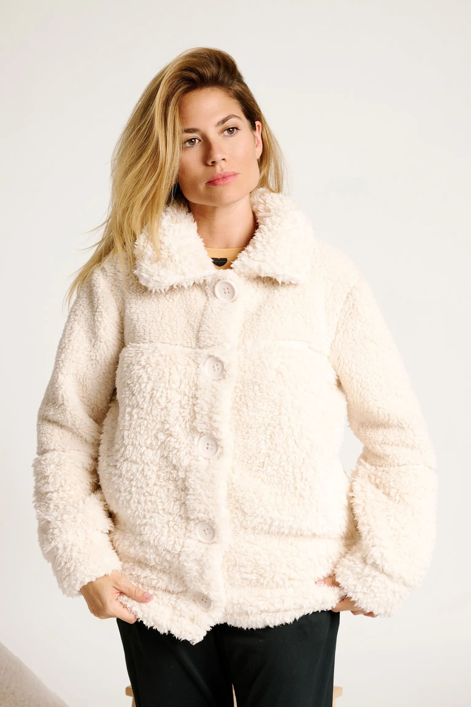 Bata corta mujer borreguito marfil | MUYDEMI<Ysabel Mora Online