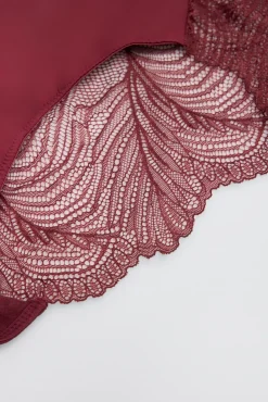 Braga alta de encaje<Ysabel Mora