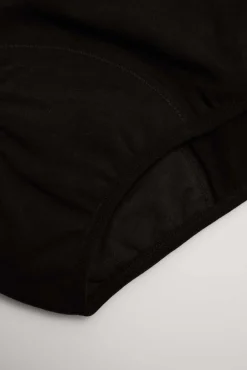 Braga menstrual juvenil negra<Ysabel Mora