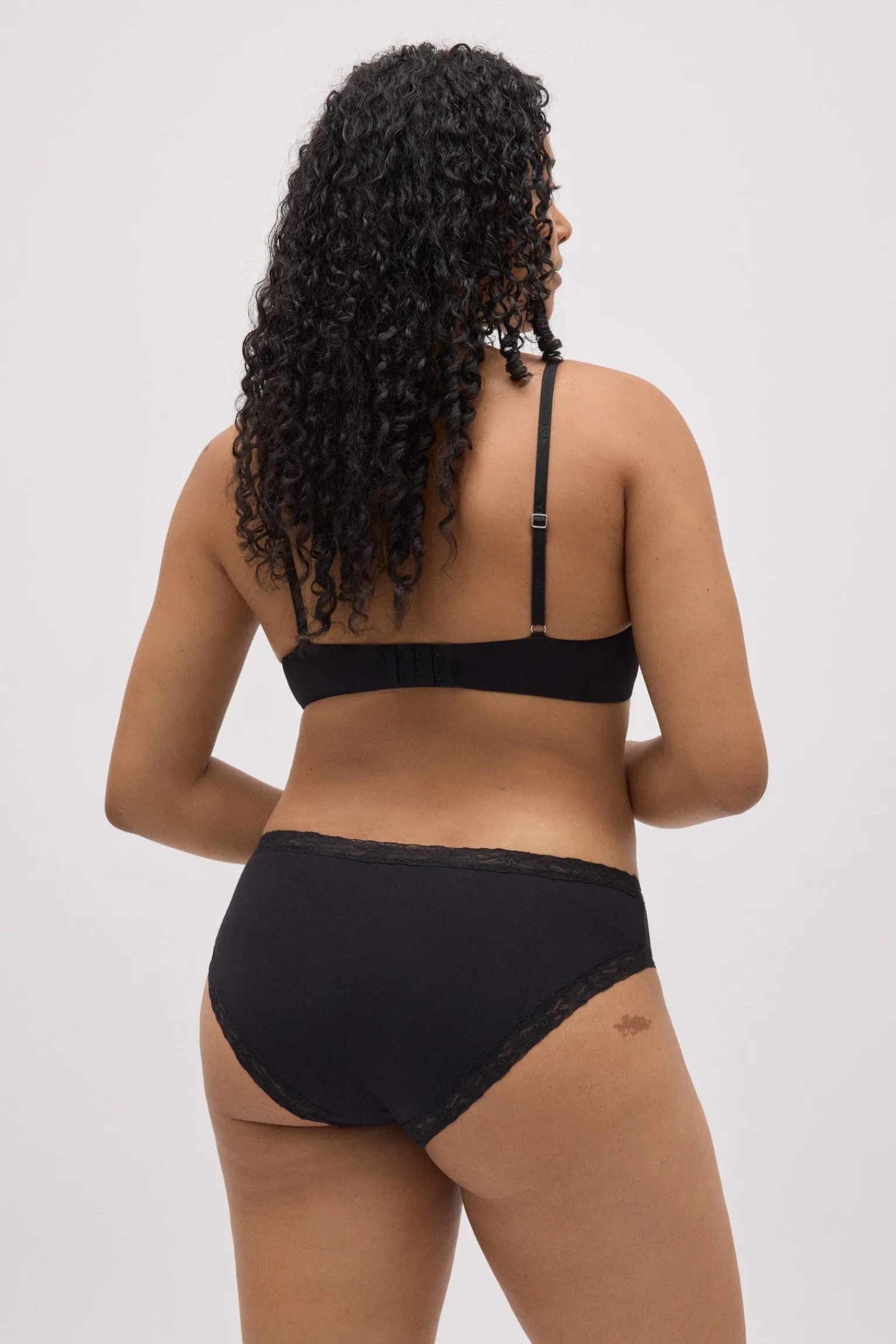 Braga midi detalles encaje<Ysabel Mora