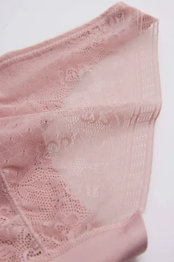 Braga mini invisible con encaje rosa<Ysabel Mora Hot