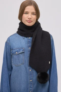 Bufanda con pompones negra<Ysabel Mora Sale
