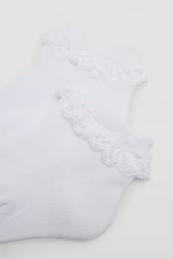 Calcetines infantiles de ceremonia con blonda s<Ysabel Mora Best