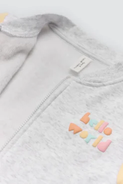 Conjunto bebé chaqueta y jogger Hello world<Ysabel Mora Hot