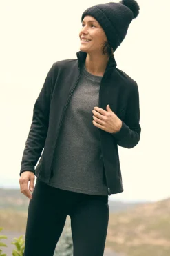 Gorro con pompón<Ysabel Mora