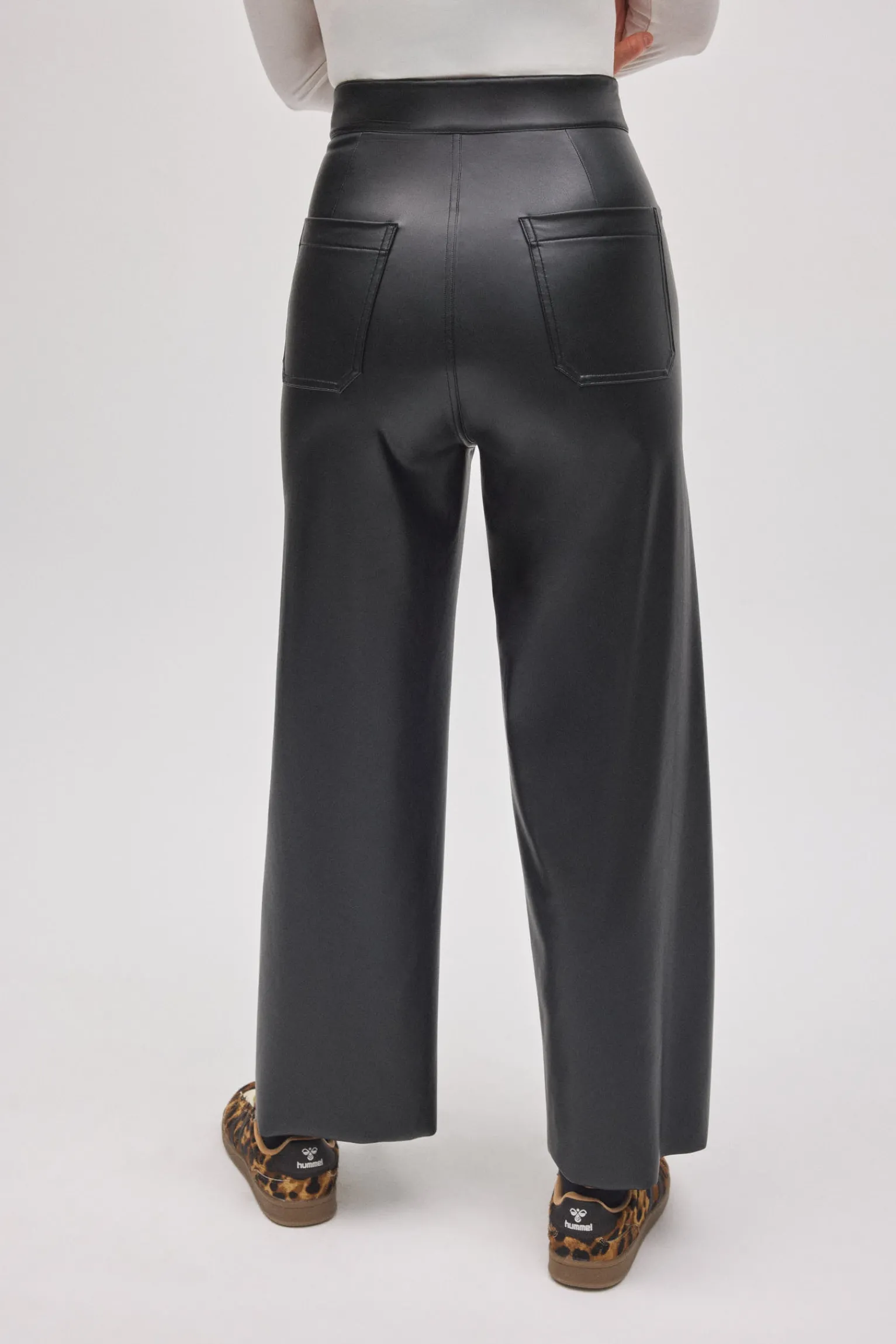 Pantalón efecto piel wide negro<Ysabel Mora Clearance