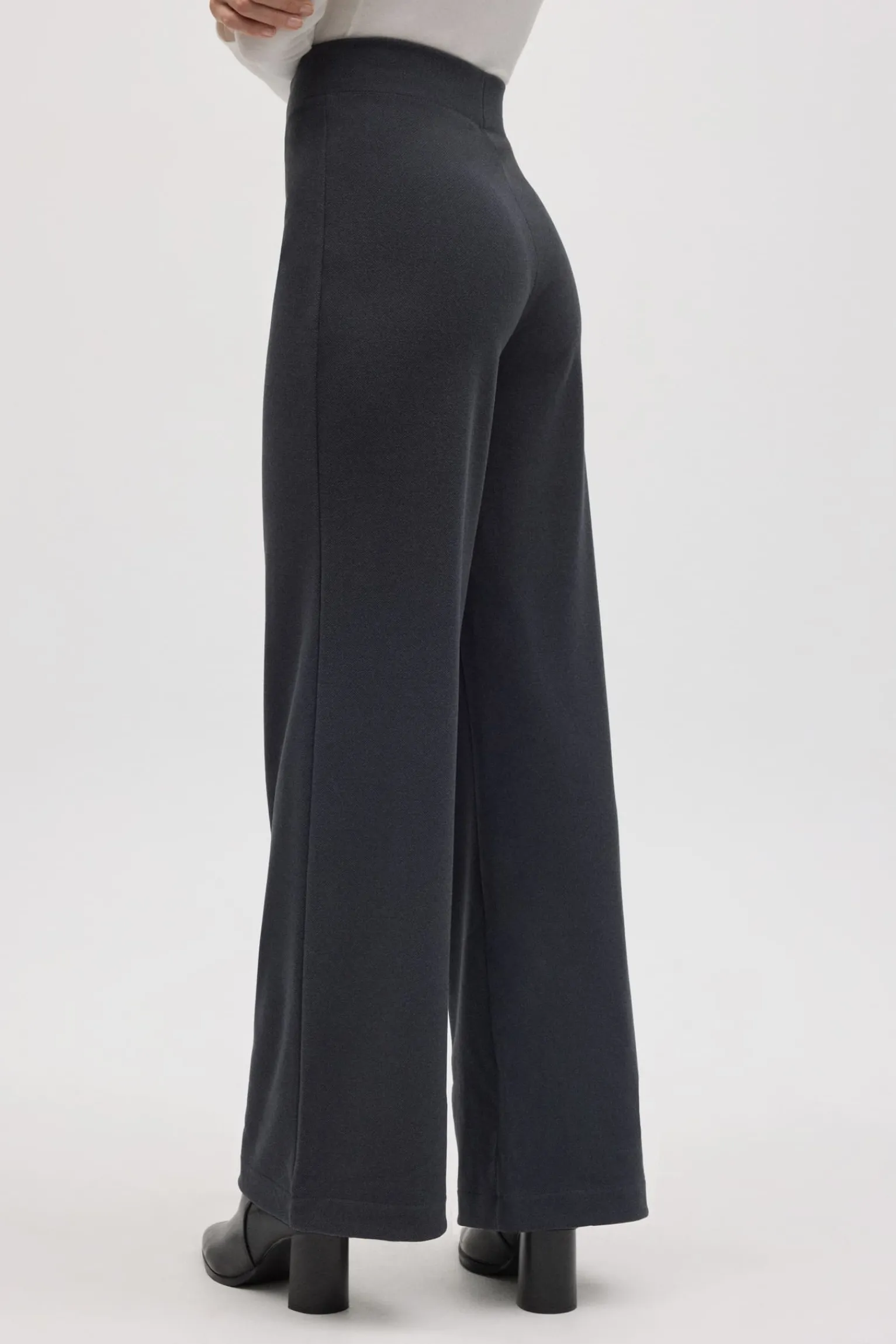 Pantalón recto con textura<Ysabel Mora New