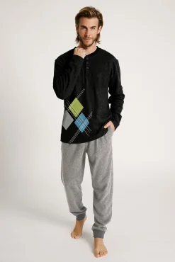 Pijama hombre cuello abotonado detalles gráficos | MUYDEMI<Ysabel Mora