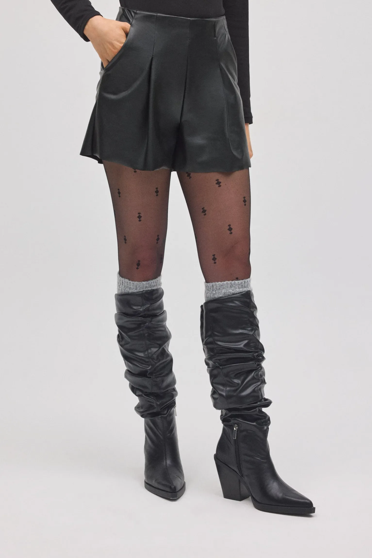 Shorts efecto piel negro<Ysabel Mora Sale