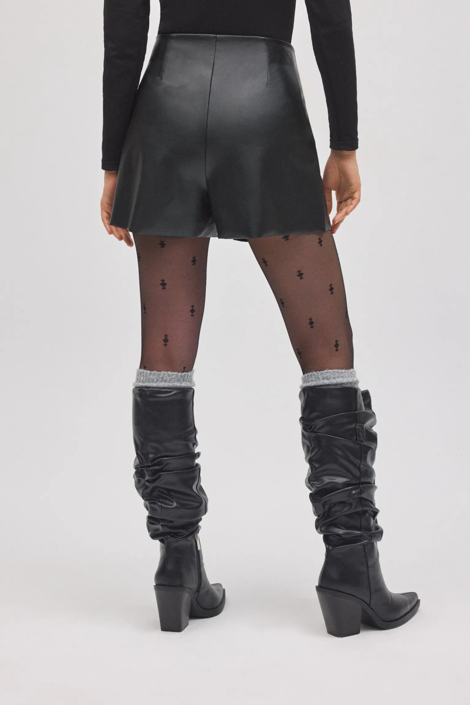 Shorts efecto piel negro<Ysabel Mora Sale