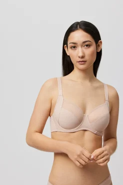 Sujetador de capacidad con aro sin relleno<Ysabel Mora