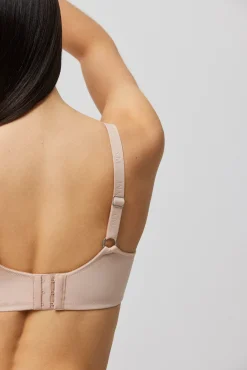 Sujetador de capacidad con aro sin relleno<Ysabel Mora