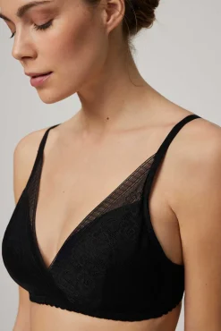 Sujetador sin aro con relleno triángulo con encaje negro<Ysabel Mora Clearance