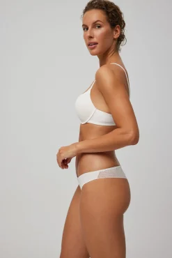 Tanga invisible con encaje<Ysabel Mora Hot