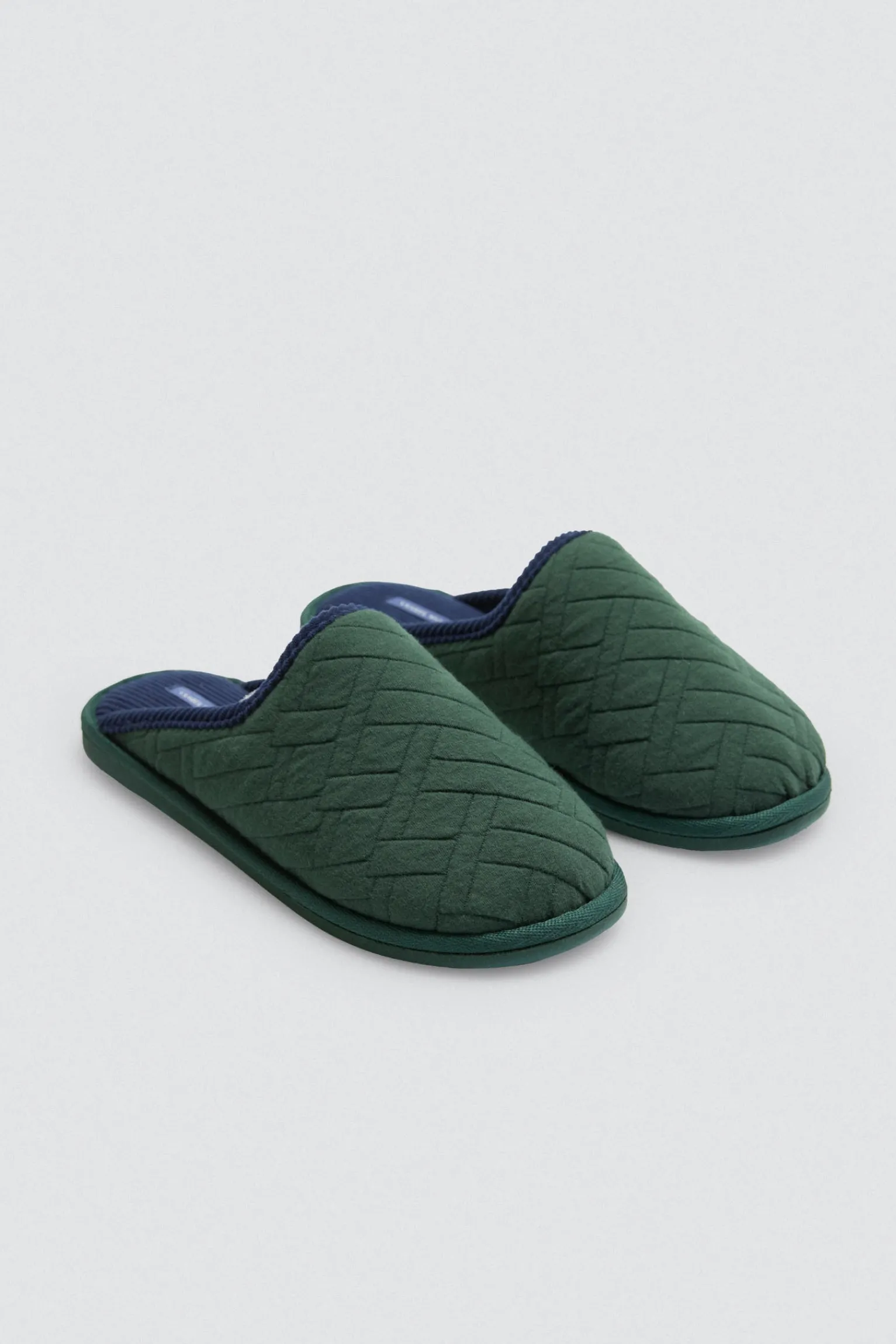 Zapatillas con textura verde<Ysabel Mora Outlet
