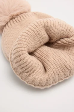 Gorro con pompón<Ysabel Mora New